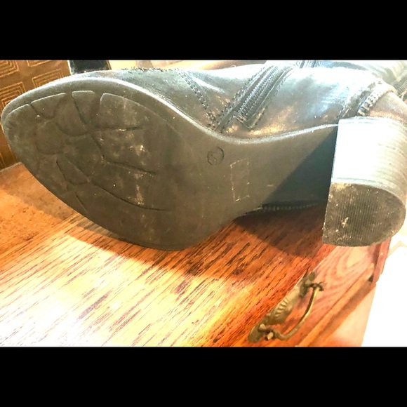 Knee-High Black Leather Boots - Picture 7 of 14